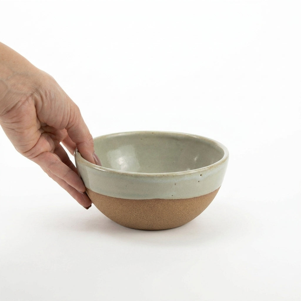 Bowl Encontro redondo em cerâmica artesanal — tamanho 13cm x 5cm, argila Cappuccino, esmalte Verde Pompeia