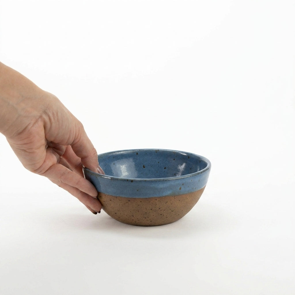 Bowl Encontro redondo em cerâmica artesanal — tamanho 13cm x 5cm, argila Flocos, esmalte Azul Safira