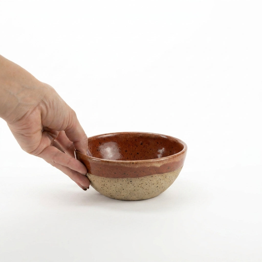 Bowl Encontro redondo em cerâmica artesanal — tamanho 13cm x 5cm, argila Flocos, esmalte Sol de Terracota