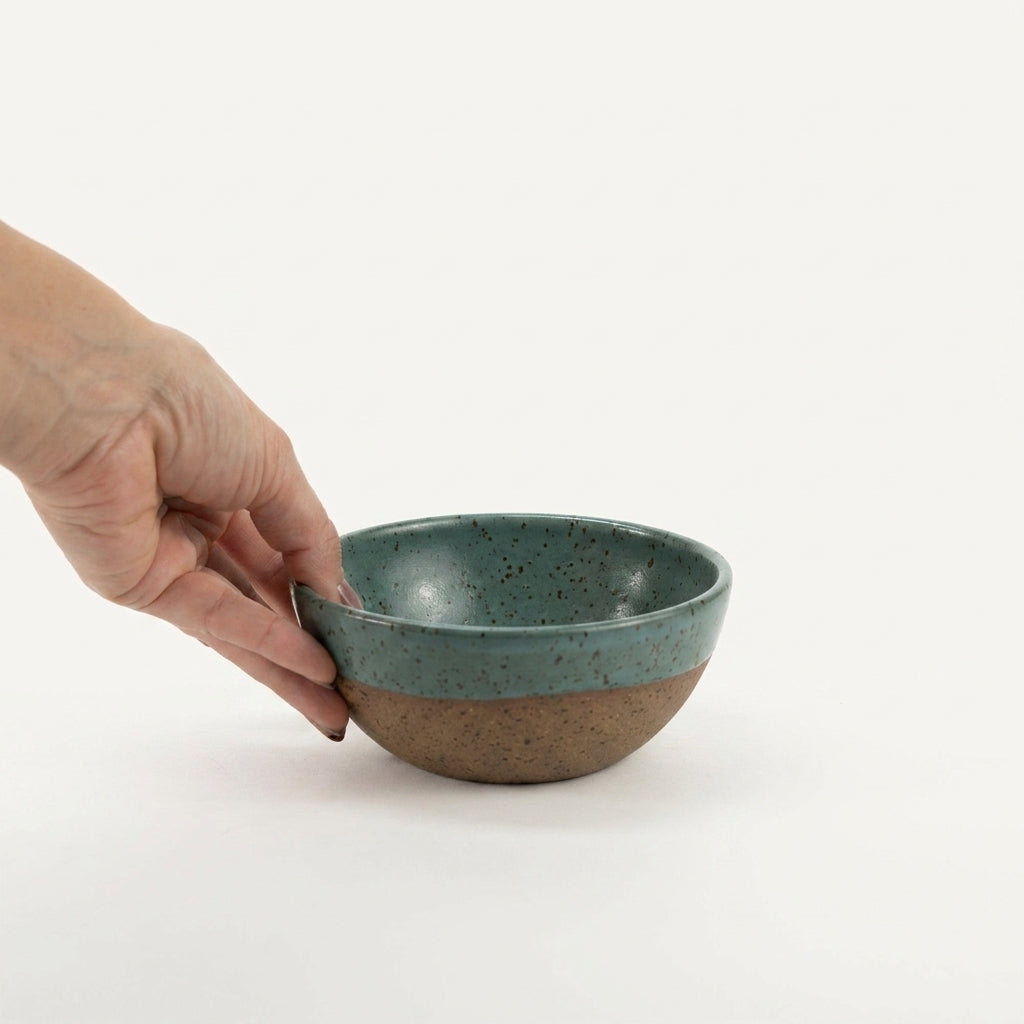 Bowl Encontro redondo em cerâmica artesanal — tamanho 13cm x 5cm, argila Flocos, esmalte Verde Exército