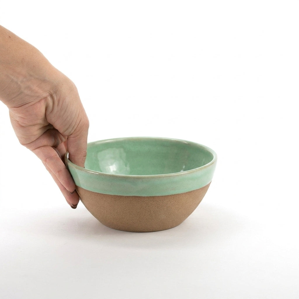 Bowl Encontro redondo em cerâmica artesanal — tamanho 16cm x 7cm, argila Cappuccino, esmalte Verde Menta