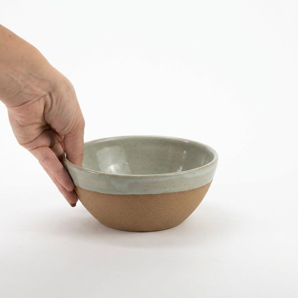Bowl Encontro redondo em cerâmica artesanal — tamanho 16cm x 7cm, argila Cappuccino, esmalte Verde Pompeia