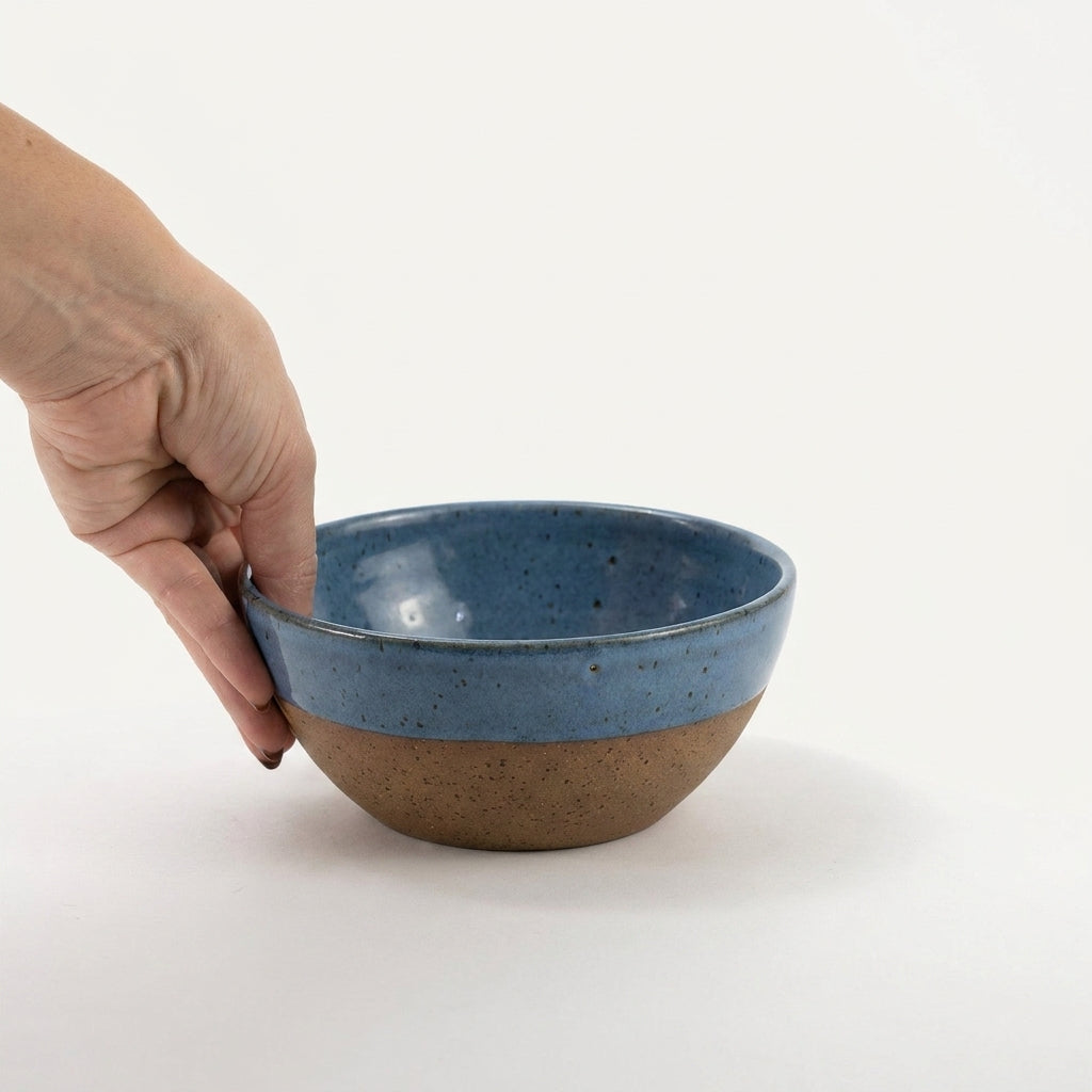 Bowl Encontro redondo em cerâmica artesanal — tamanho 16cm x 7cm, argila Flocos, esmalte Azul Safira