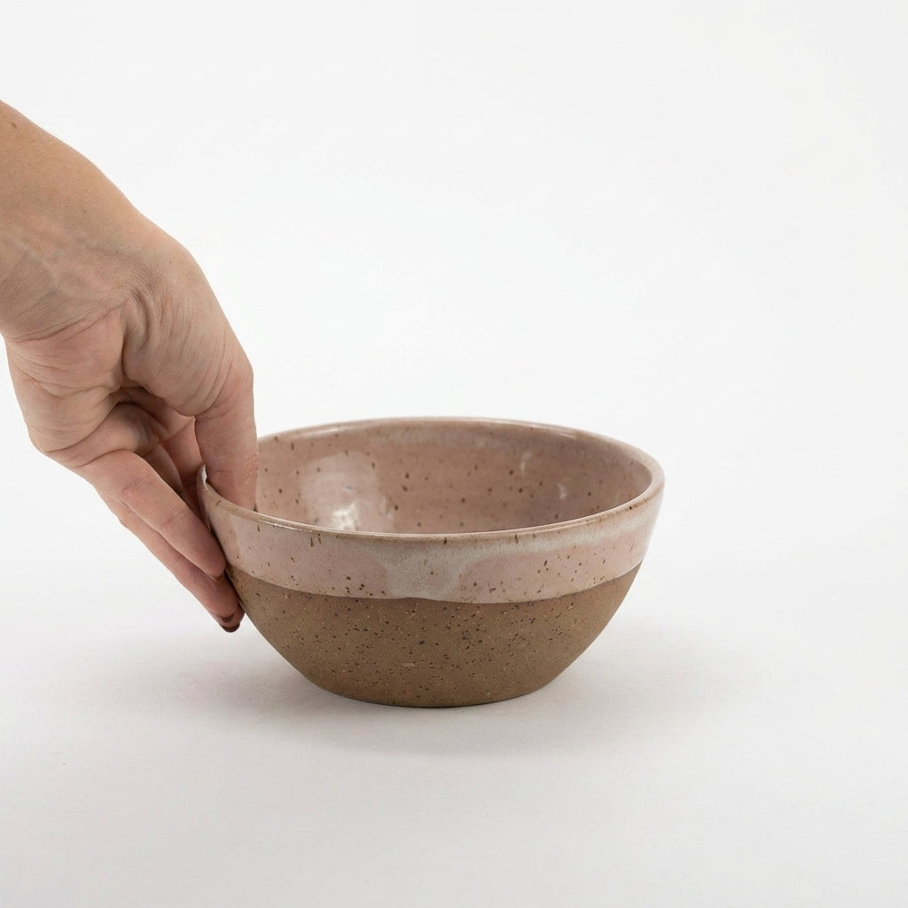 Bowl Encontro redondo em cerâmica artesanal — tamanho 16cm x 7cm, argila Flocos, esmalte Nude