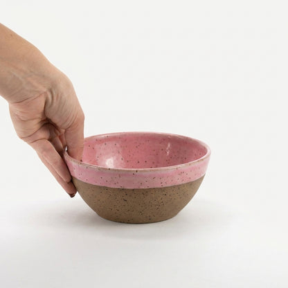 Bowl Encontro redondo em cerâmica artesanal — tamanho 16cm x 7cm, argila Flocos, esmalte Rosa Barbie