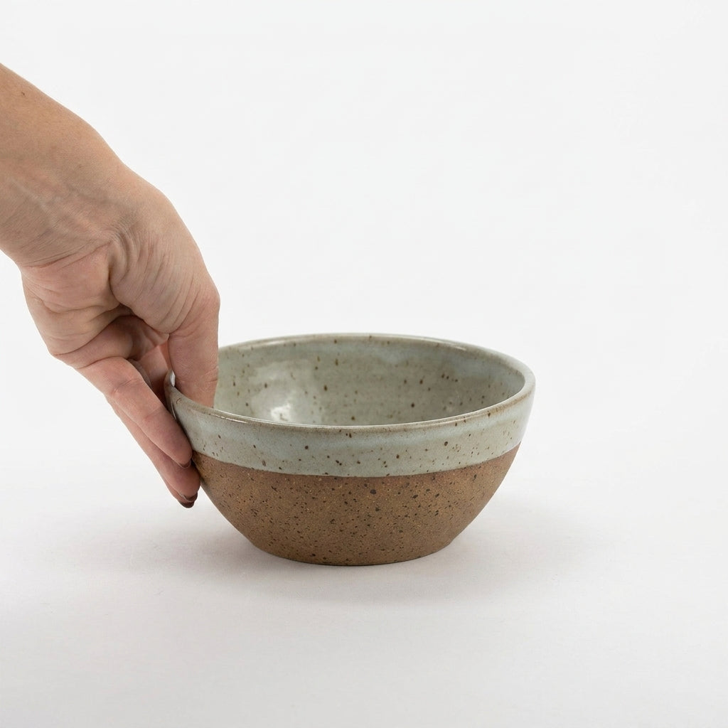 Bowl Encontro redondo em cerâmica artesanal — tamanho 16cm x 7cm, argila Flocos, esmalte Verde Pompeia