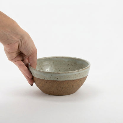 Bowl Encontro redondo em cerâmica artesanal — tamanho 16cm x 7cm, argila Flocos, esmalte Verde Pompeia