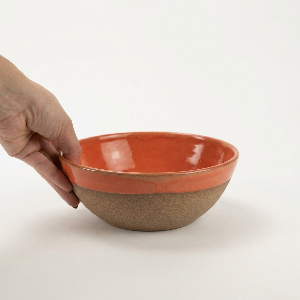 Bowl Encontro redondo em cerâmica artesanal — tamanho 19cm x 7cm, argila Cappuccino, esmalte Laranja Intenso