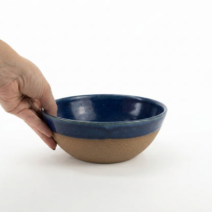 Bowl Encontro redondo em cerâmica artesanal — tamanho 19cm x 7cm, argila Cappuccino, esmalte Lazuli