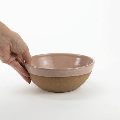 Bowl Encontro redondo em cerâmica artesanal — tamanho 19cm x 7cm, argila Cappuccino, esmalte Nude