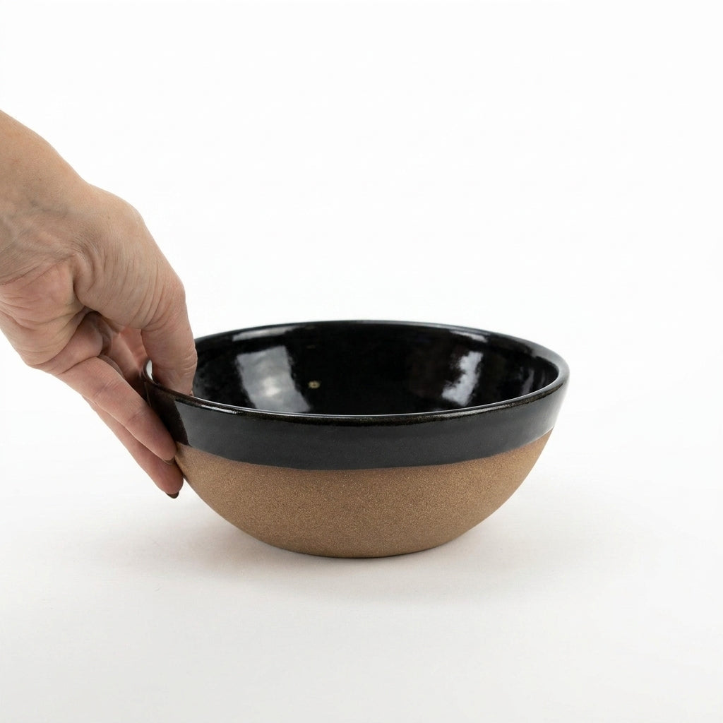 Bowl Encontro redondo em cerâmica artesanal — tamanho 19cm x 7cm, argila Cappuccino, esmalte Preto Ébano
