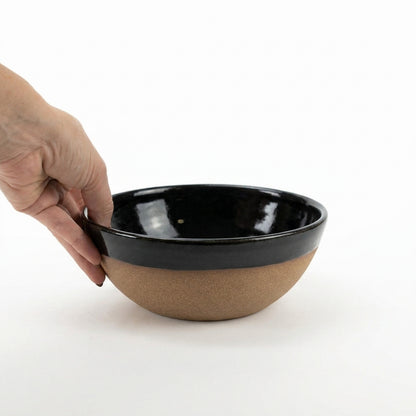 Bowl Encontro redondo em cerâmica artesanal — tamanho 19cm x 7cm, argila Cappuccino, esmalte Preto Ébano