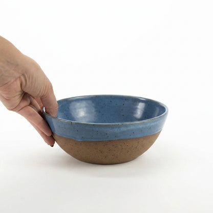 Bowl Encontro redondo em cerâmica artesanal — tamanho 19cm x 7cm, argila Flocos, esmalte Azul Safira