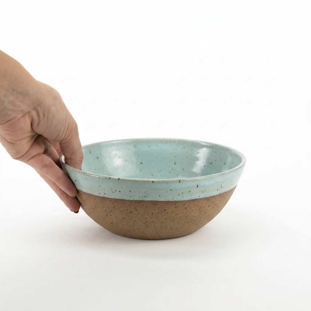 Bowl Encontro redondo em cerâmica artesanal — tamanho 19cm x 7cm, argila Flocos, esmalte Jujuba