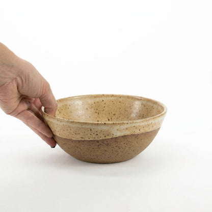 Bowl Encontro redondo em cerâmica artesanal — tamanho 19cm x 7cm, argila Flocos, esmalte Pedra Sabão