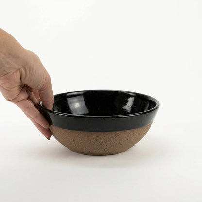 Bowl Encontro redondo em cerâmica artesanal — tamanho 19cm x 7cm, argila Flocos, esmalte Preto Ébano