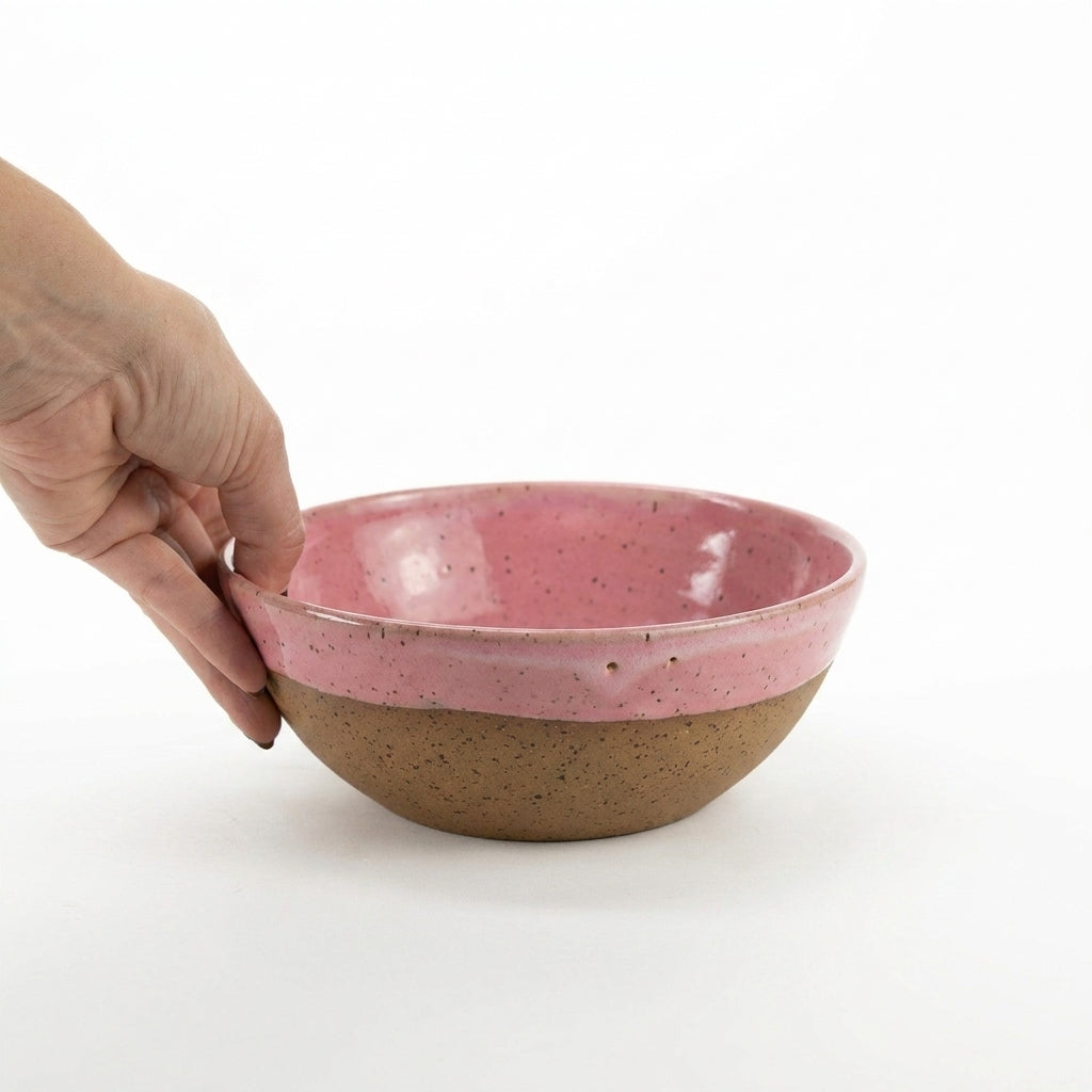 Bowl Encontro redondo em cerâmica artesanal — tamanho 19cm x 7cm, argila Flocos, esmalte Rosa Barbie