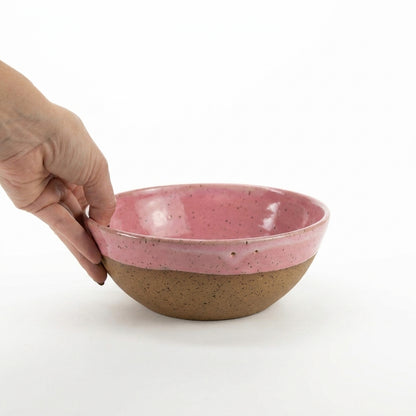 Bowl Encontro redondo em cerâmica artesanal — tamanho 19cm x 7cm, argila Flocos, esmalte Rosa Barbie