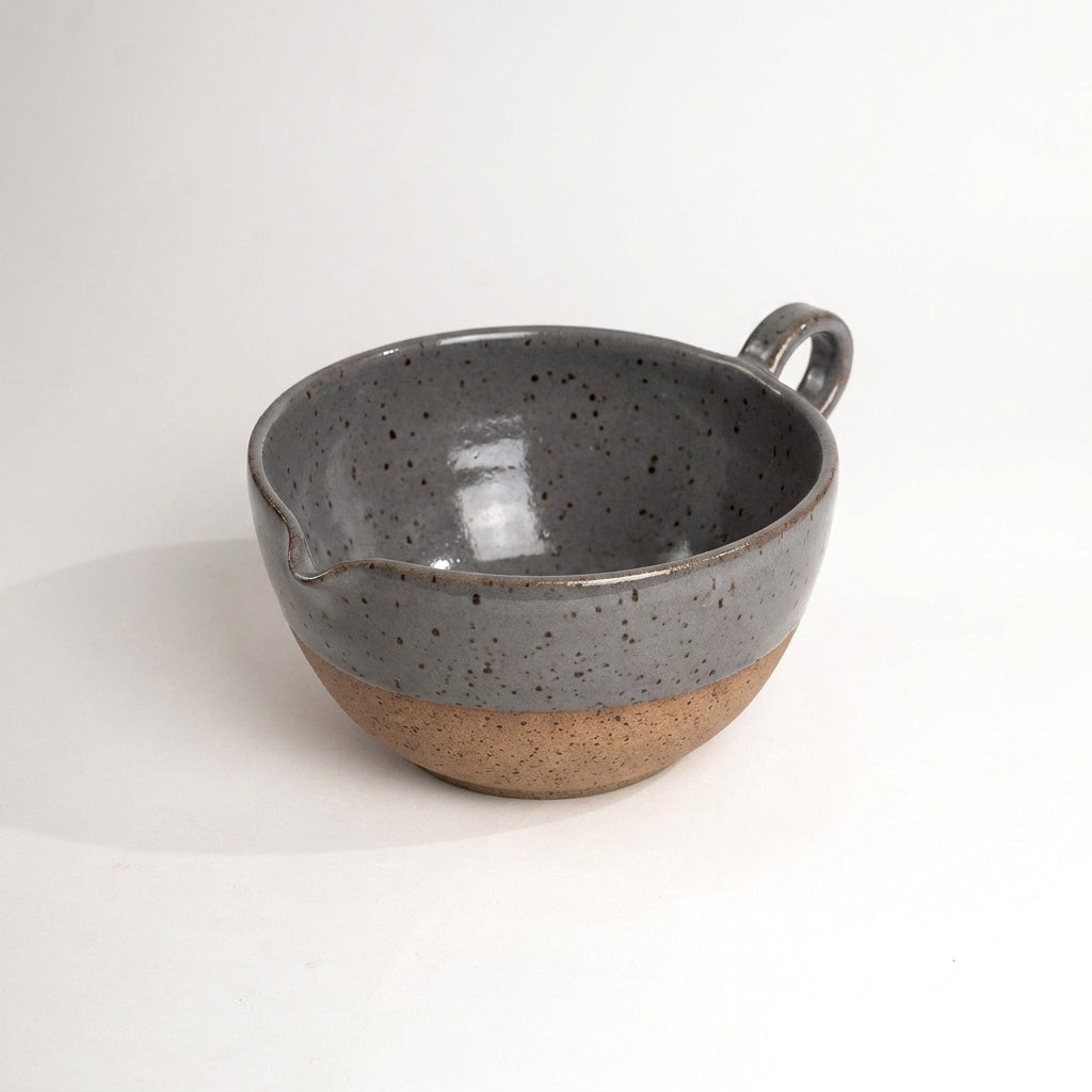 Bowl grande para bolo em cerâmica artesanal — argila Flocos, esmalte Grafite