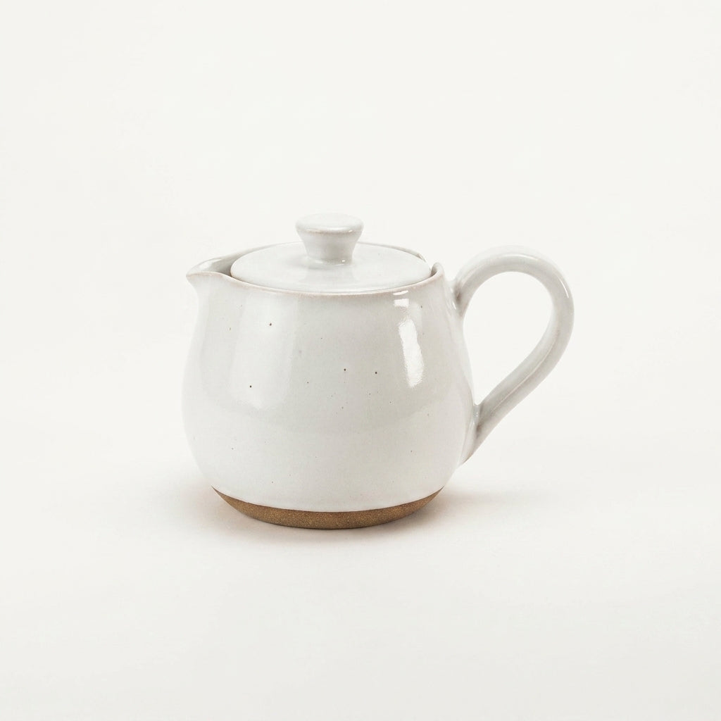 Bule Cumbuca em cerâmica artesanal — argila Cappuccino, esmalte Branco AMME
