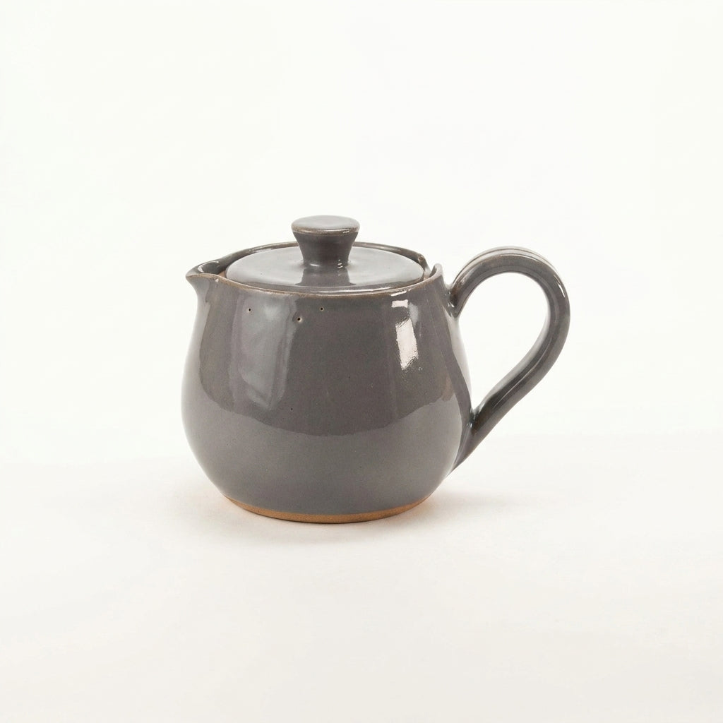 Bule Cumbuca em cerâmica artesanal — argila Cappuccino, esmalte Grafite
