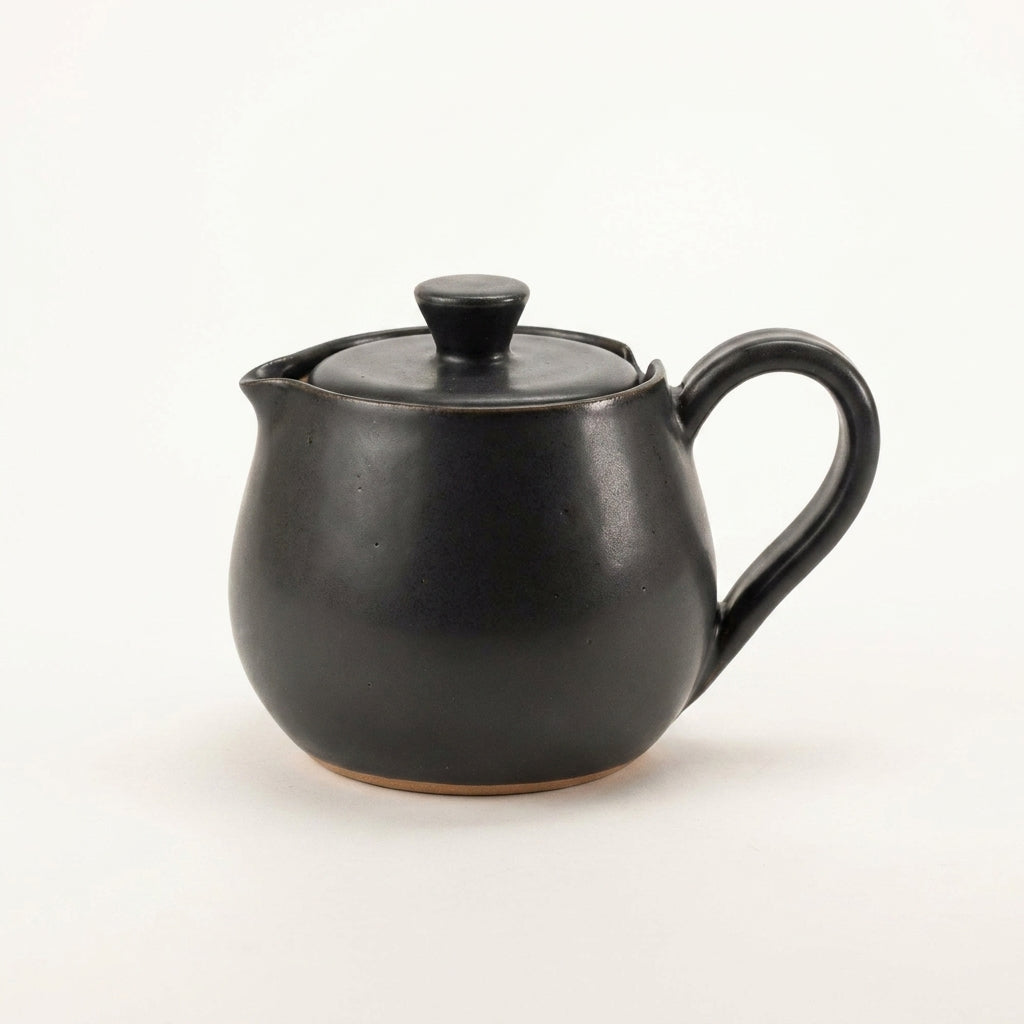 Bule Cumbuca em cerâmica artesanal — argila Cappuccino, esmalte Preto Acetinado