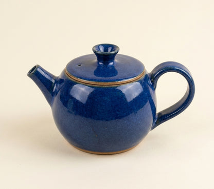 Bule Esfera em cerâmica artesanal — argila Cappuccino, esmalte Lazuli