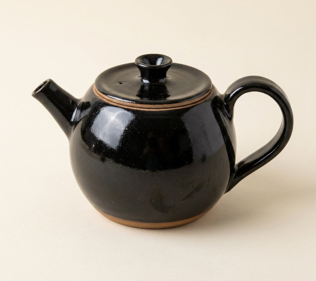 Bule Esfera em cerâmica artesanal — argila Cappuccino, esmalte Preto Ébano