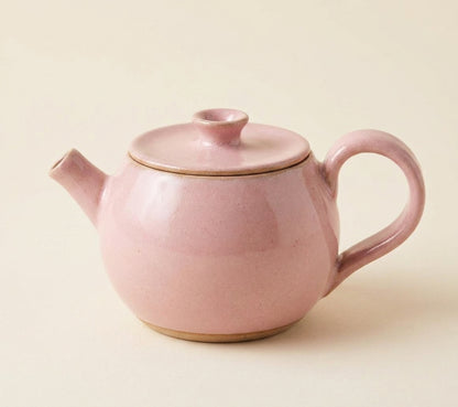 Bule Esfera em cerâmica artesanal — argila Cappuccino, esmalte Rosa Barbie