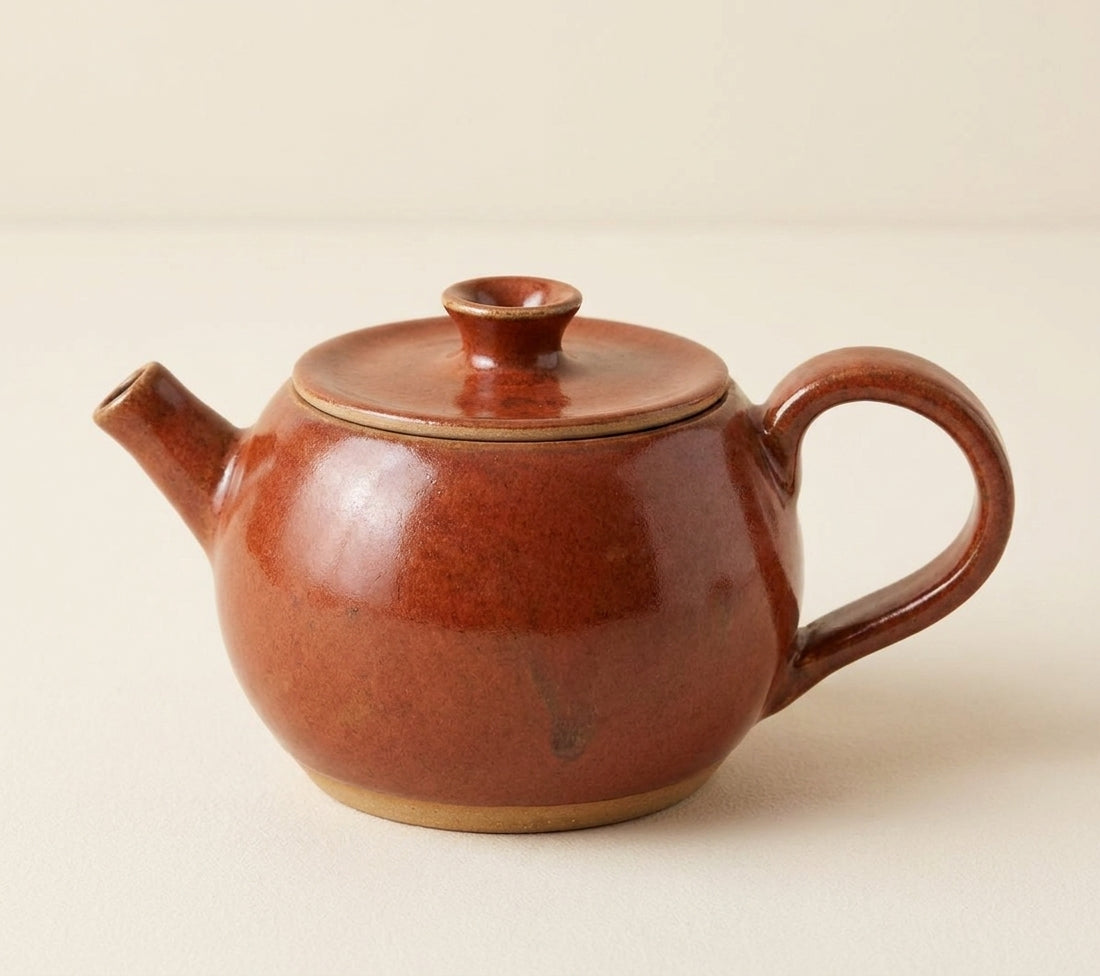 Bule Esfera em cerâmica artesanal — argila Cappuccino, esmalte Sol de Terracota