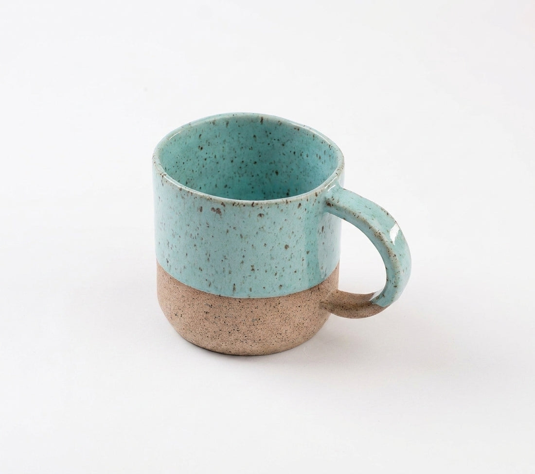 Caneca Alça Arco em cerâmica artesanal — argila Flocos, esmalte Jujuba