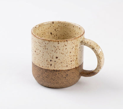 Caneca Alça Arco em cerâmica artesanal — argila Flocos, esmalte Pedra Sabão