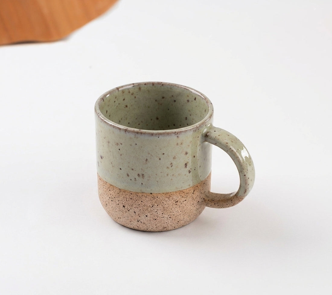 Caneca Alça Arco em cerâmica artesanal — argila Flocos, esmalte Verde Pompeia