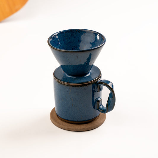 Caneca Alça Torcida com porta filtro e base