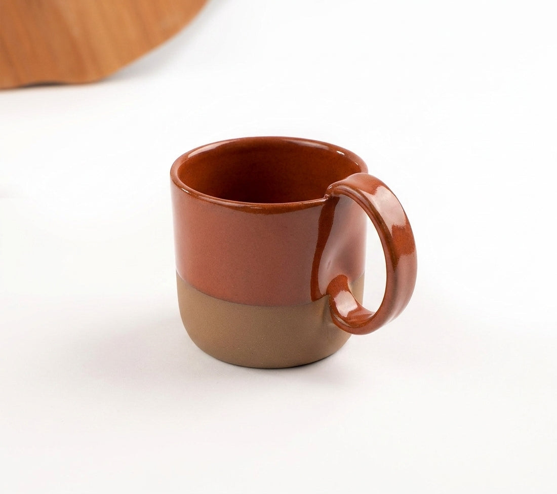 Caneca Amassadinha em cerâmica artesanal — argila Cappuccino, esmalte Sol de Terracota