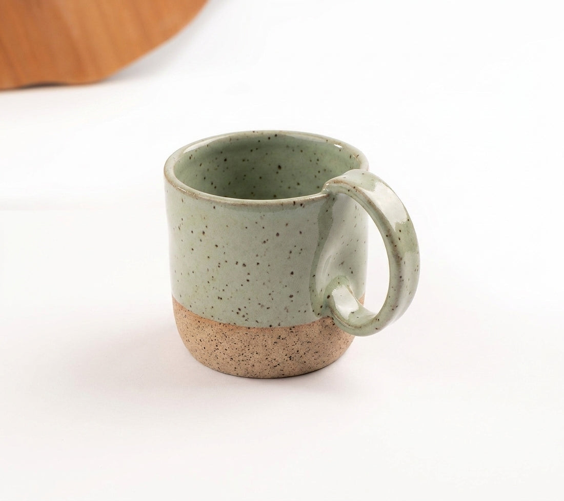 Caneca Amassadinha em cerâmica artesanal — argila Flocos, esmalte Verde Pompeia