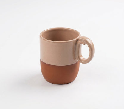 Caneca Encontro em cerâmica artesanal — argila Cappuccino, esmalte Nude