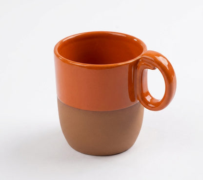 Caneca Encontro em cerâmica artesanal — argila Cappuccino, esmalte Sol de Terracota