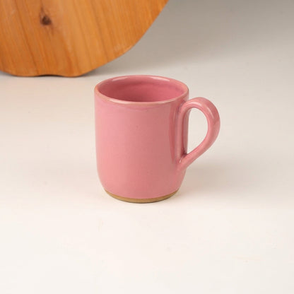 Caneca Gota em cerâmica artesanal — argila Cappuccino, esmalte Rosa Barbie