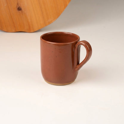 Caneca Gota em cerâmica artesanal — argila Cappuccino, esmalte Sol de Terracota