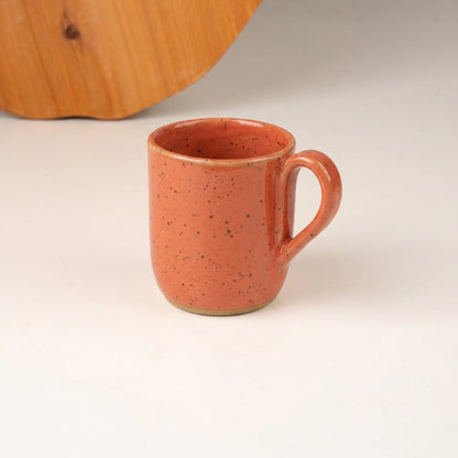 Caneca Gota em cerâmica artesanal — argila Flocos, esmalte Laranja Intenso