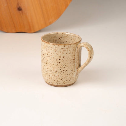 Caneca Gota em cerâmica artesanal — argila Flocos, esmalte Pedra Sabão