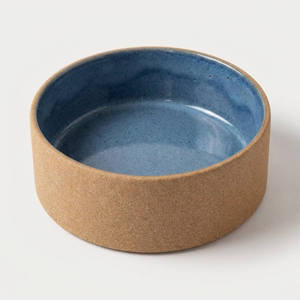 Comedouro Pet em cerâmica artesanal — tamanho 11 Ø X 4 CM, argila Cappuccino, esmalte Azul Safira