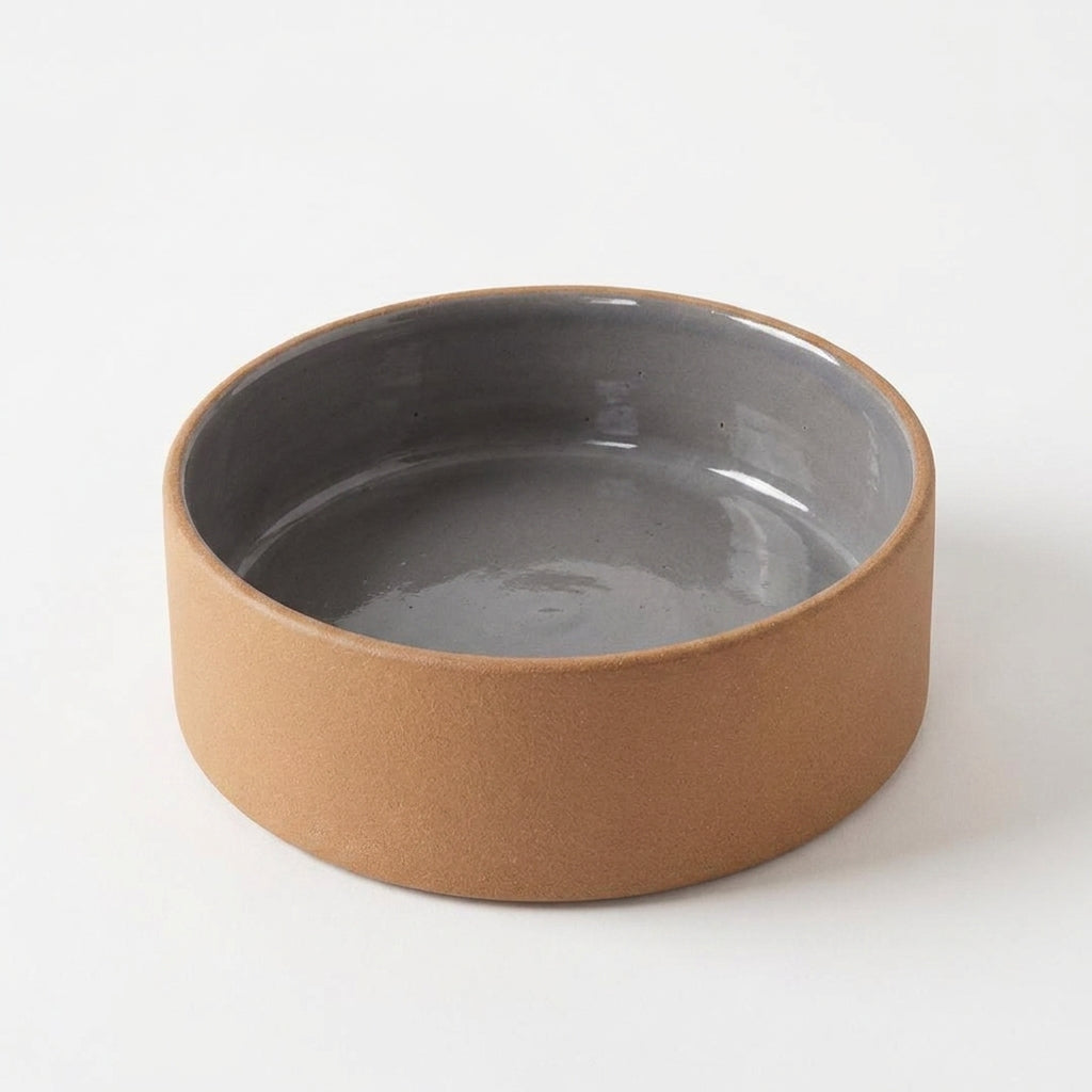Comedouro Pet em cerâmica artesanal — tamanho 11 Ø X 4 CM, argila Cappuccino, esmalte Grafite