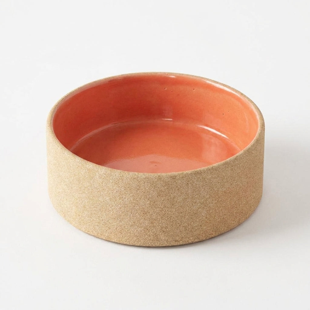 Comedouro Pet em cerâmica artesanal — tamanho 11 Ø X 4 CM, argila Cappuccino, esmalte Laranja Intenso