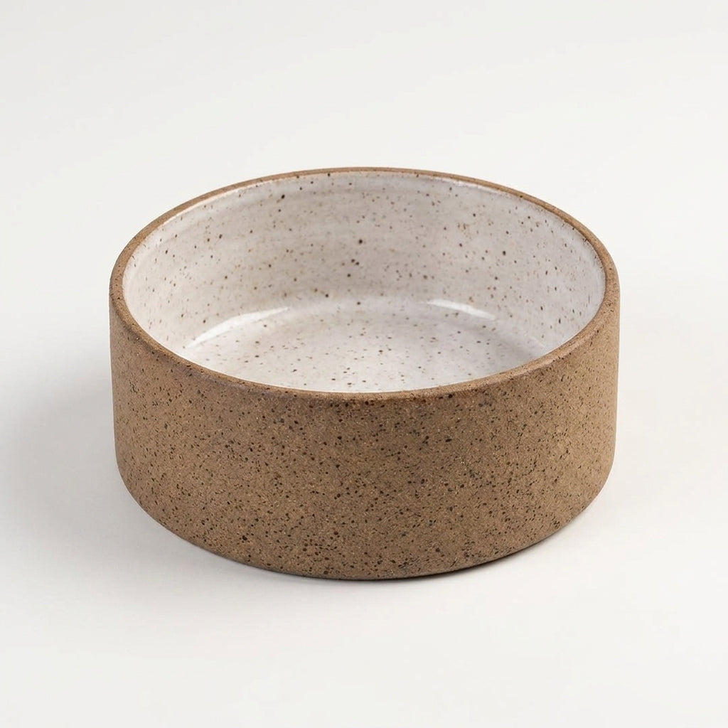 Comedouro Pet em cerâmica artesanal — tamanho 11 Ø X 4 CM, argila Flocos, esmalte Branco AMME