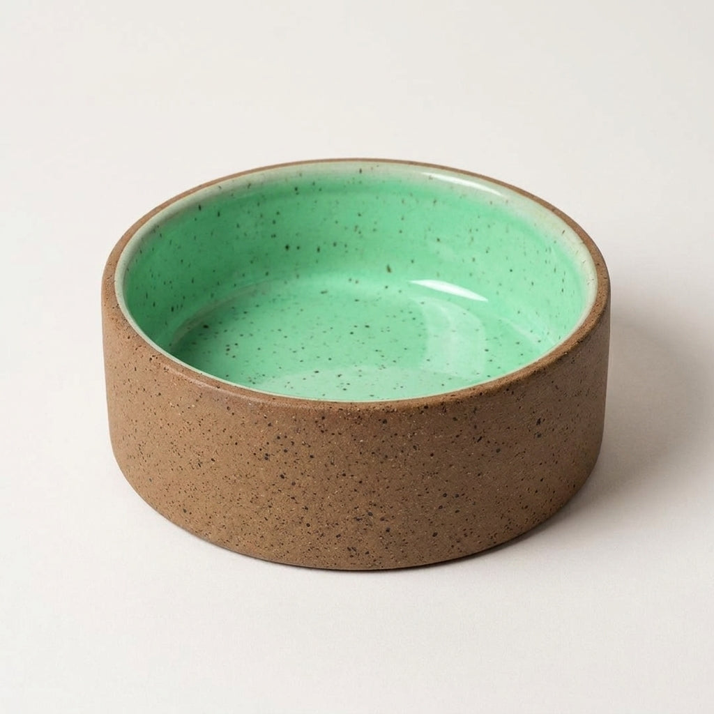 Comedouro Pet em cerâmica artesanal — tamanho 15 Ø x 5 CM, argila Flocos, esmalte Verde Menta