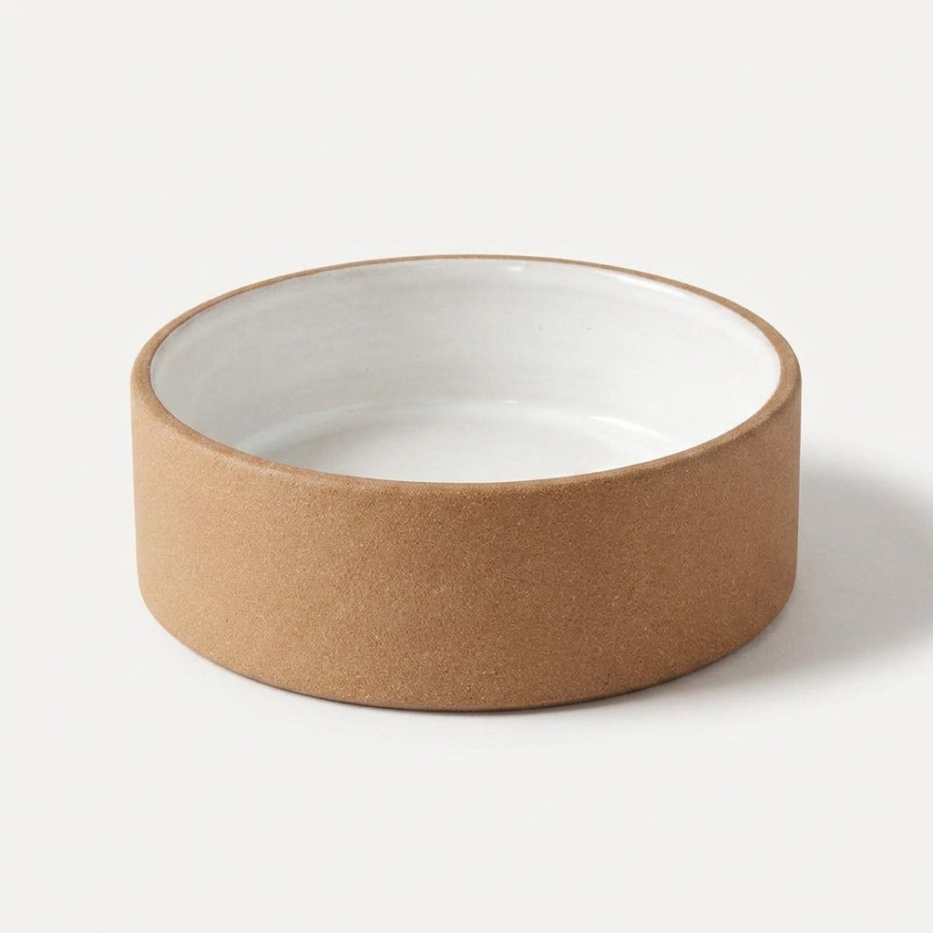 Comedouro Pet em cerâmica artesanal — tamanho 18 Ø x 6 CM, argila Cappuccino, esmalte Branco AMME