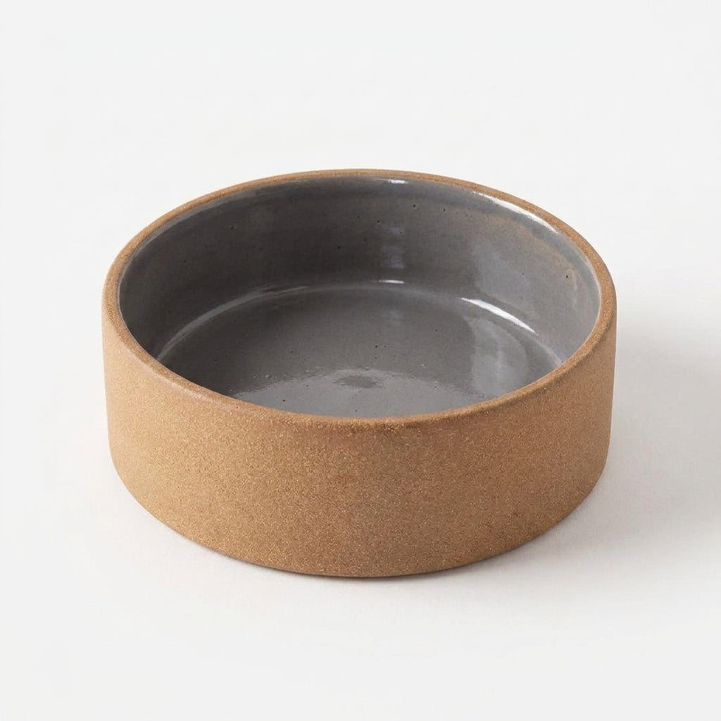 Comedouro Pet em cerâmica artesanal — tamanho 18 Ø x 6 CM, argila Cappuccino, esmalte Grafite