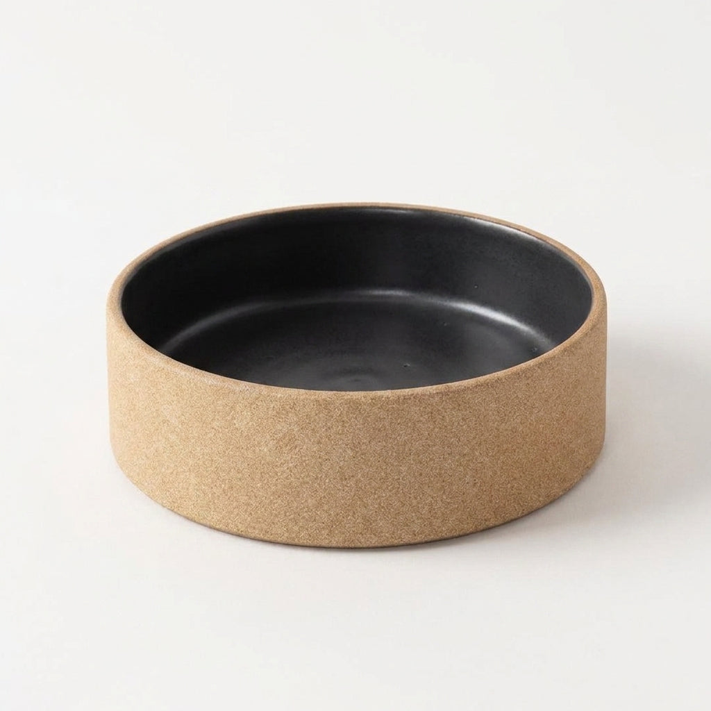 Comedouro Pet em cerâmica artesanal — tamanho 18 Ø x 6 CM, argila Cappuccino, esmalte Preto Acetinado